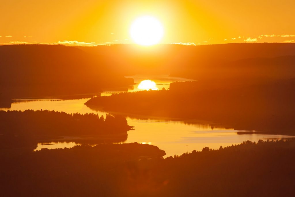 midnight-sun-rovaniemi-lapland-finland