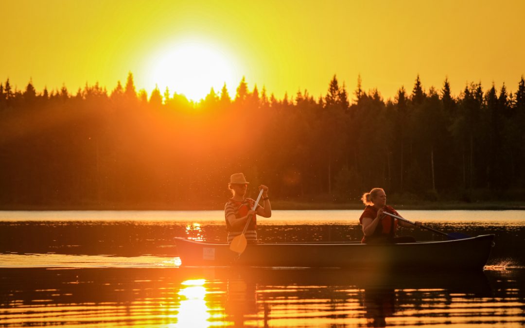 Travel Tip for Summer: Canoeing under the Midnight Sun in Lapland