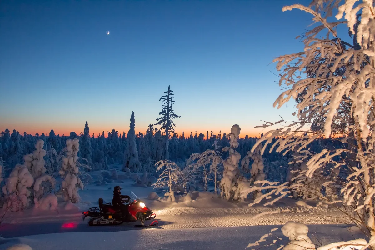 Evening Snowmobile Tour Evening Snowmobile Tour