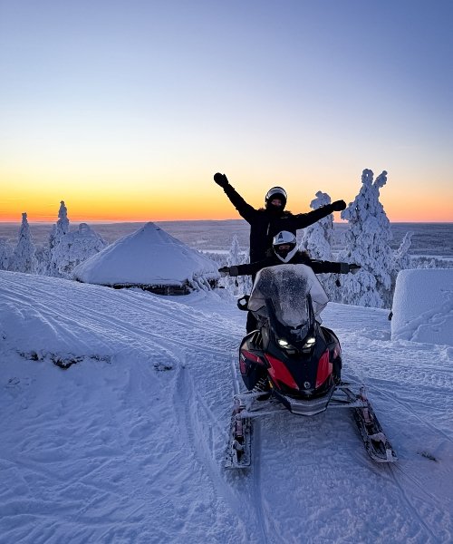 Family-Friendly Snowmobile Safari in Rovaniemi Family-Friendly Snowmobile Safari in Rovaniemi